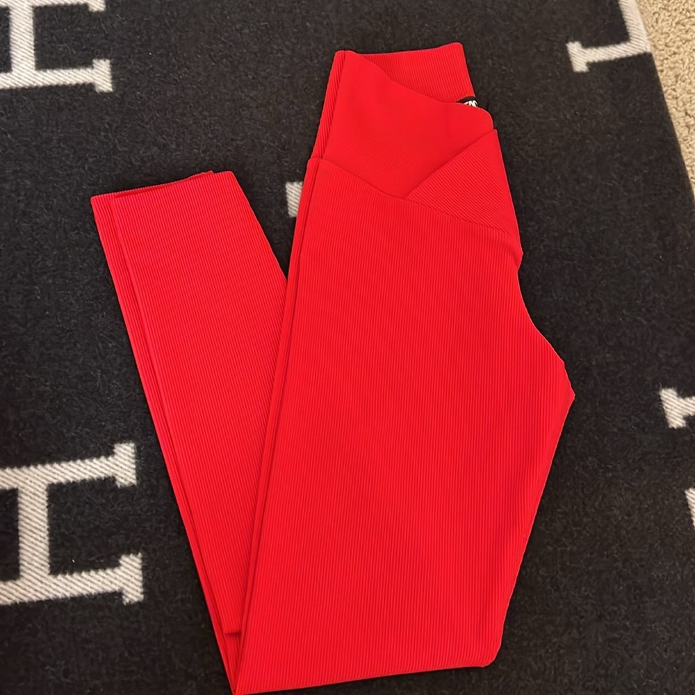 Beach Riot Cara Rib Leggings in Red - Picture 5 of 5
